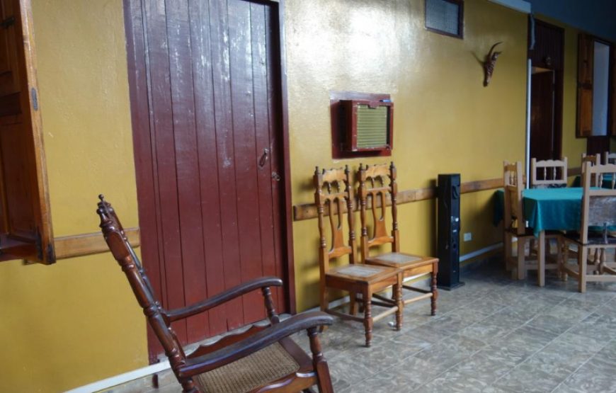 Casa Tropical Frank Oliveros